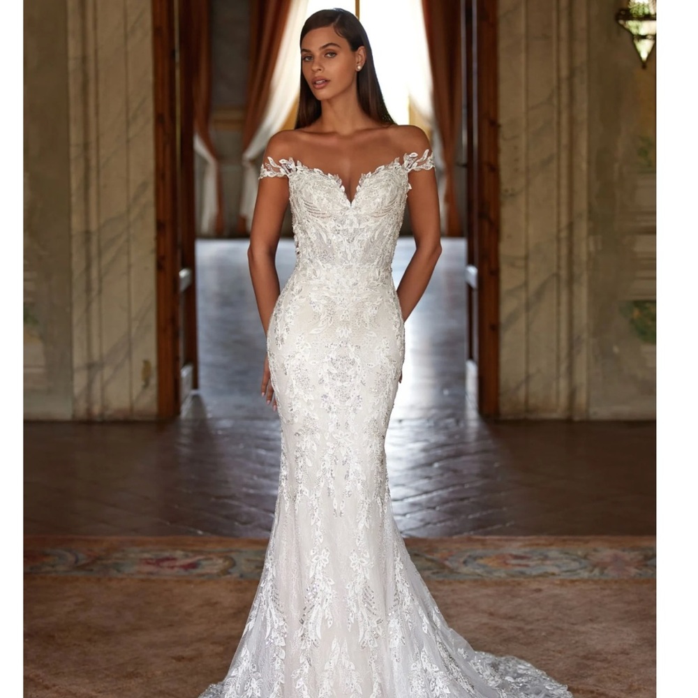 Elegant White Lace Wedding Dress